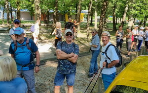 Rando 7,2km - 1h40 de la Salle polyvalente d'Étaules en passant par l'Ile d'Etaules. Une boucle menée par Gérard qui nous termine la marche avec d'excellentes petites crèmes caramels.

Crédits photos: Patrice H.