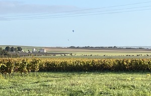 2 montgolfières au dessus de Saintes