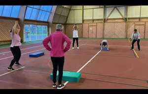 Cours de gym dynamique en musique avec Virginie